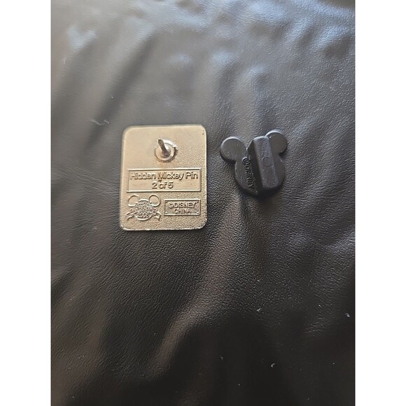 WDW Disney 2008 Hidden Mickey Pin Series III Dog With Mouse Ears Pin - Picture 2 of 2